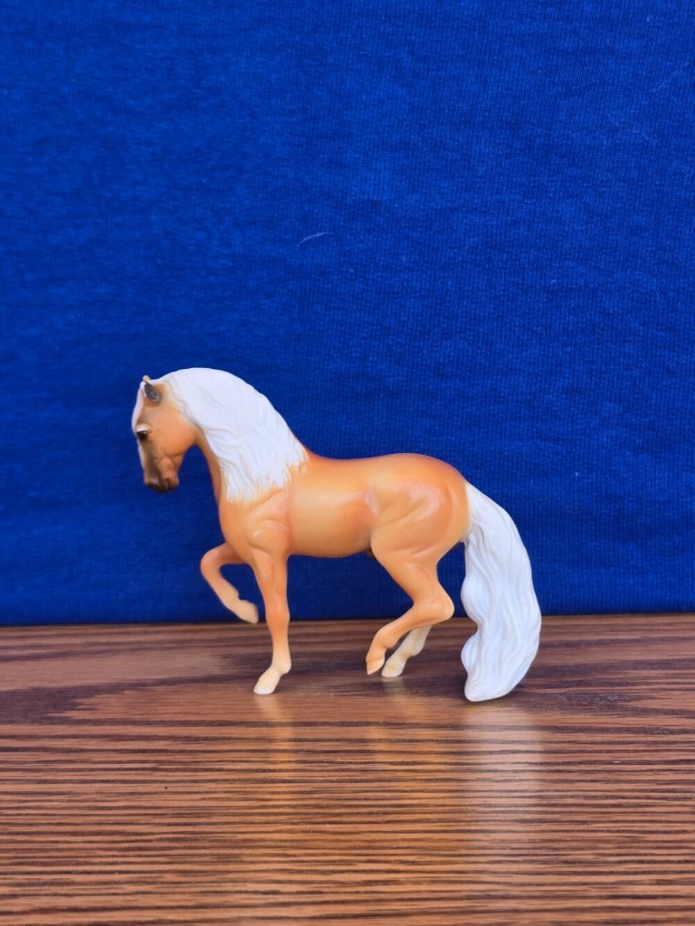 Breyer Stablemates Palomino Andalusian G2 Mold (5981 Gift Pack) INV420